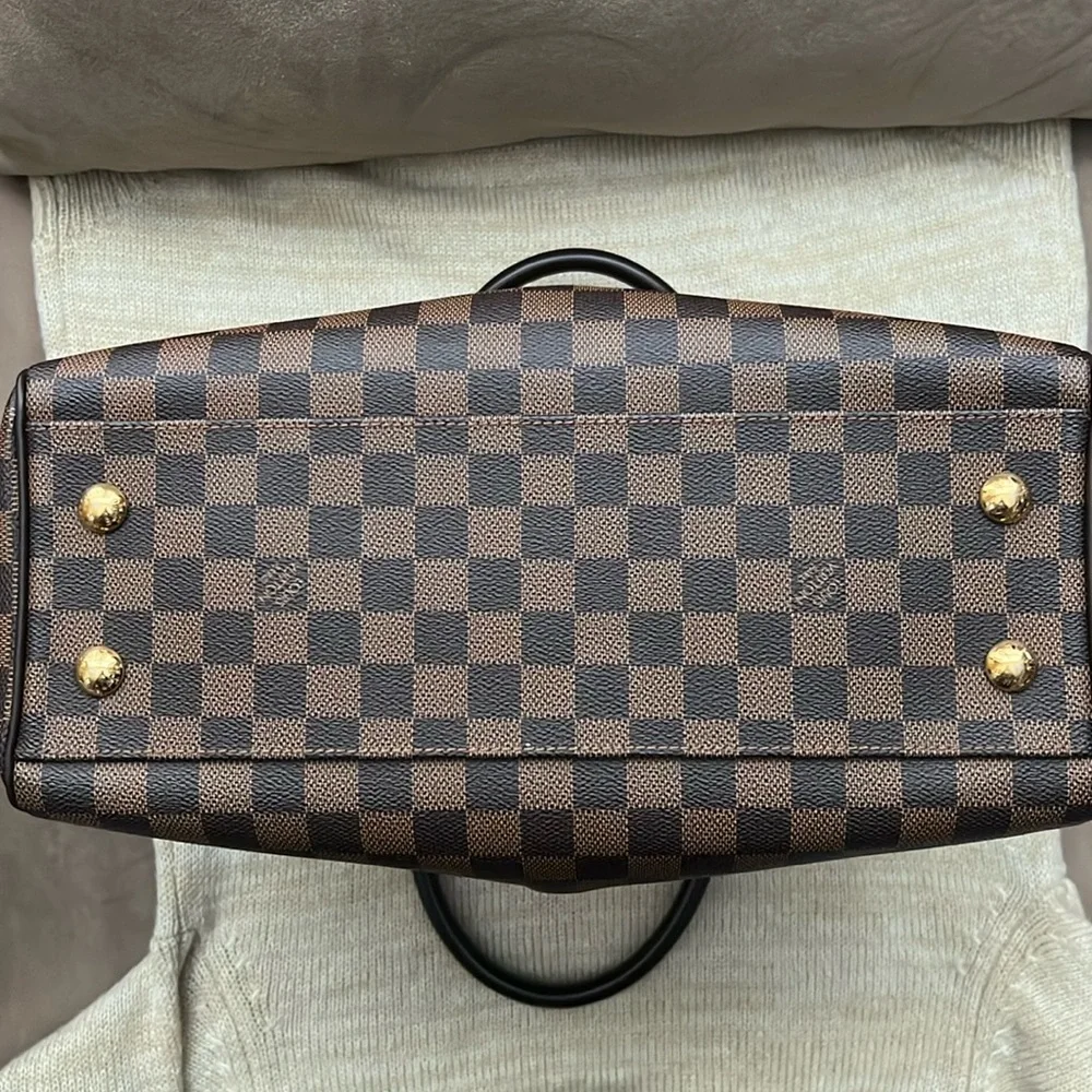 A101- 💯% authentic Louis Vuitton Trevi PM Damier bag
